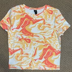 NWOT Swirl pattern ribbed t shirt